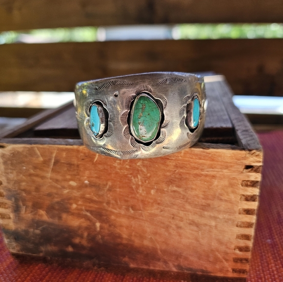 Vintage Navajo Turquoise Silver Cuff - Picture 1 of 4